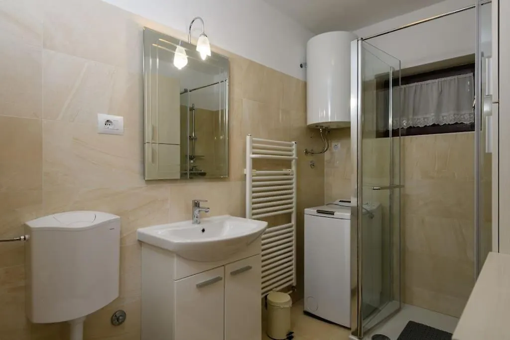 Yasmin Apartment Brsec