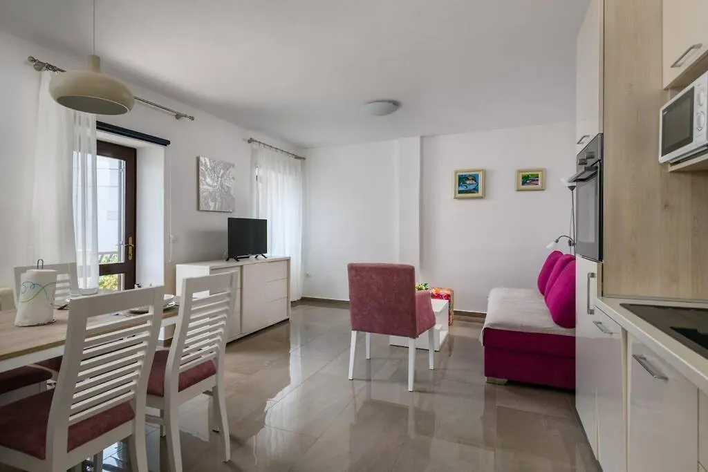 Yasmin Apartment Brsec Croatia