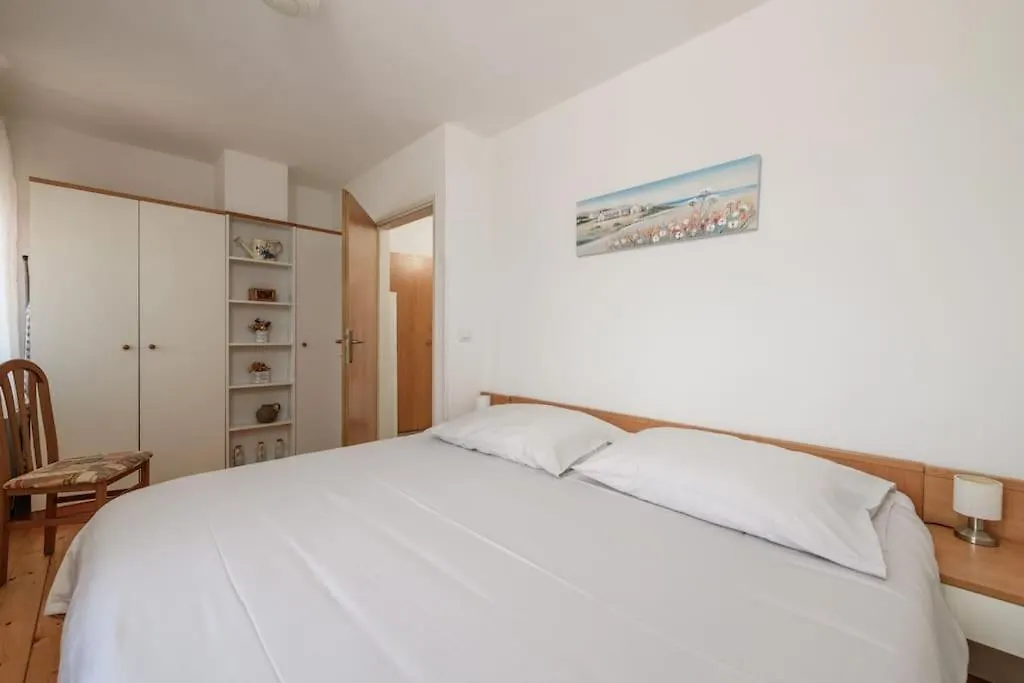 Yasmin Apartment Brsec