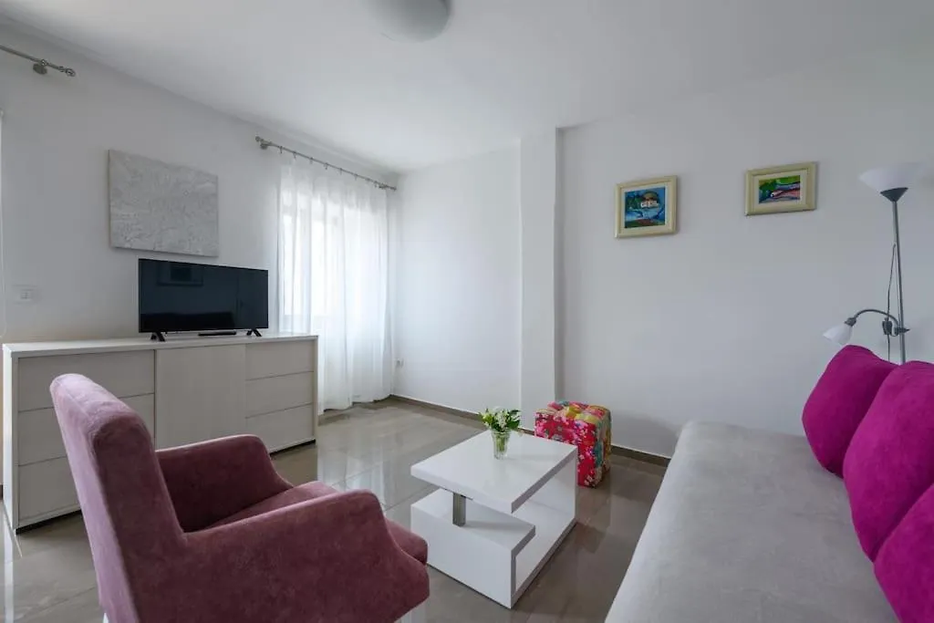 Yasmin Apartment Brsec 0*,  Croatia
